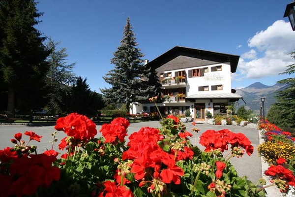 Foto Außenansicht Hotel Tivet