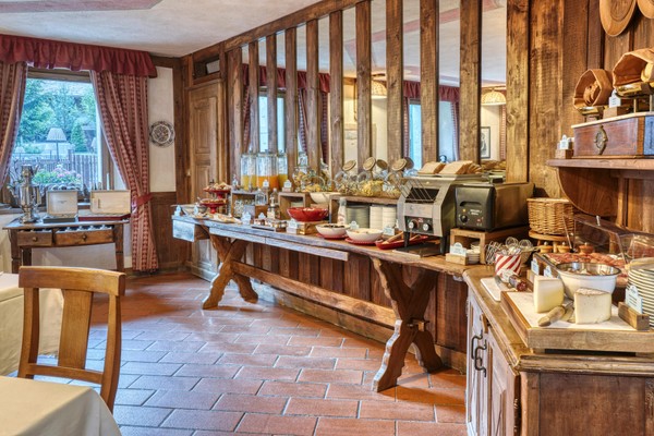 The breakfast Hotel Du Grand Paradis - 1899 Auberge Boutique