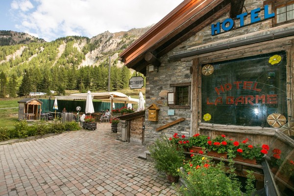 Photo exteriors Hotel La Barme e Dipendenza