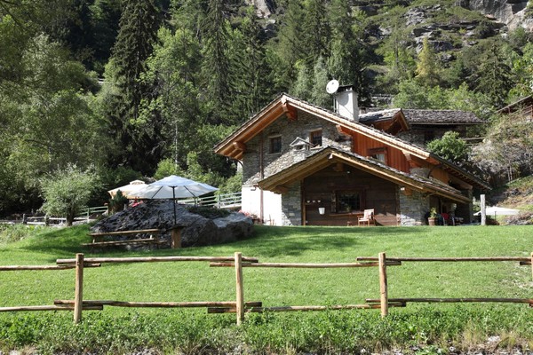 Foto esterno Bed & Breakfast Lo Djoua de Toueno