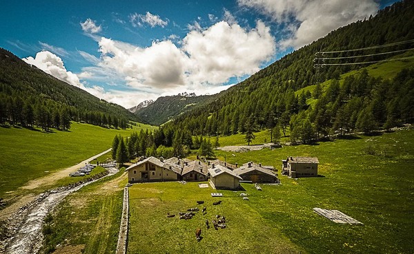 Foto esterno Affittacamere Lo Grand Baöu