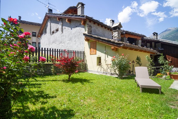 Photo exteriors Guest house La Grange