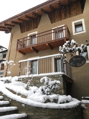 Photo exteriors Farmhouse apartments Maison Lo Triolet