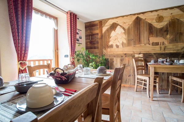 The restaurant Saint-Nicolas (Gran Paradiso) Au Coin Du Village