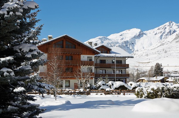 Foto esterno Albergo Montana Lodge & Spa