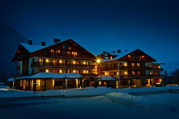 Foto esterno Albergo Montana Lodge & Spa