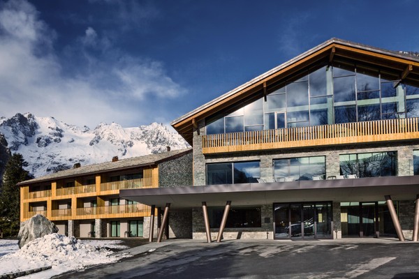 Photo exteriors Grand Hotel Courmayeur Mont Blanc