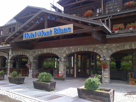 Foto Außenansicht Hotel Mont Blanc