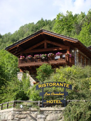 Foto esterno Albergo Les Combes e Dipendenza
