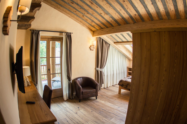 La zona giorno B&B-Hotel Les Montagnards