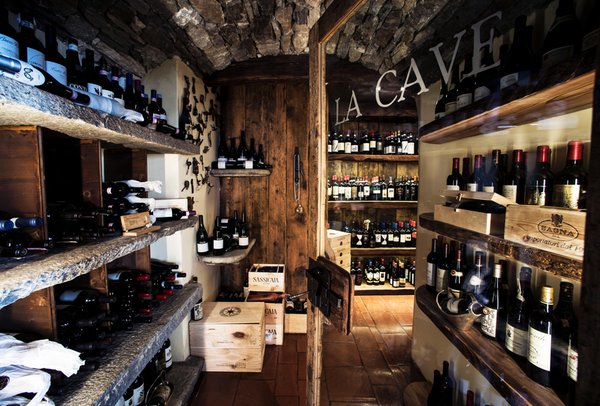 La cantina dei vini Breuil-Cervinia (Monte Cervino) Hermitage Hôtel & SPA