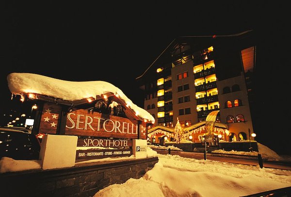 Foto esterno in inverno Sertorelli Sport Hôtel