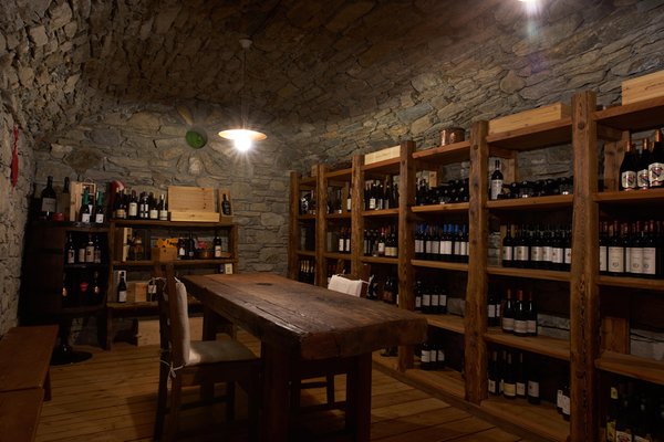 La cantina dei vini Antey-Saint-André (Monte Cervino) Maison Tissiere Hôtel Et Cuisine