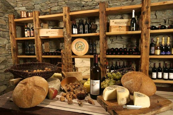 La cantina dei vini Antey-Saint-André (Monte Cervino) Maison Tissiere Hôtel Et Cuisine