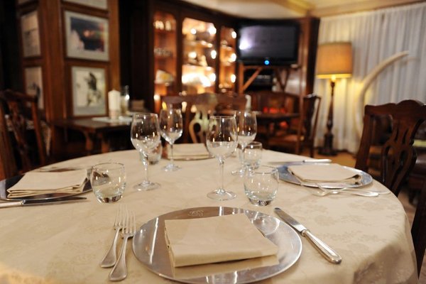 The restaurant Breuil-Cervinia (Monte Cervino) Hostellerie des Guides