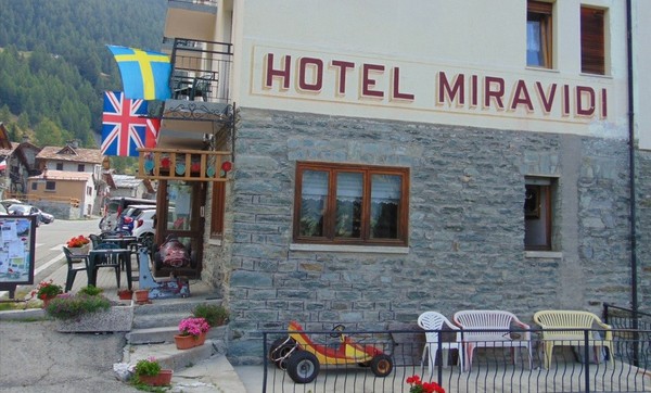 Foto Außenansicht Hotel Miravidi