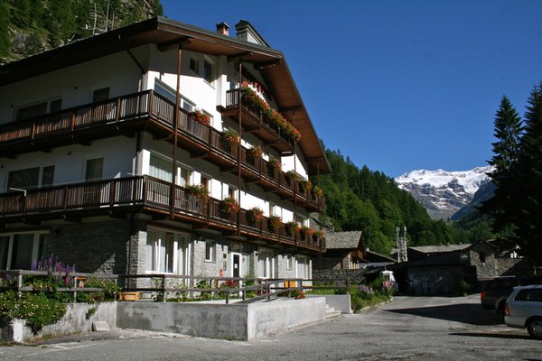 Foto esterno in estate Monterosa