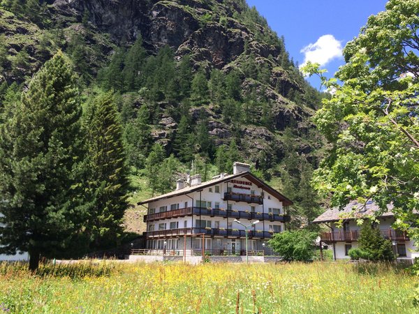 Foto esterno in estate Monterosa