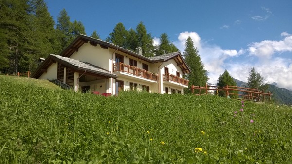 Foto Außenansicht Bed & Breakfast Le Coin des Mélèzes