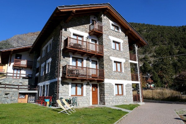 Foto Außenansicht Ferienwohnungen Valley Vacanze