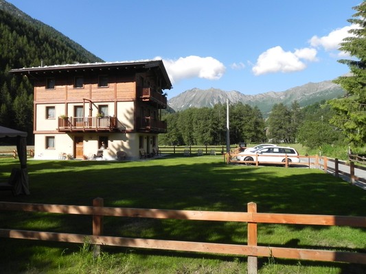 Foto Außenansicht Zimmervermietung Villa Americana