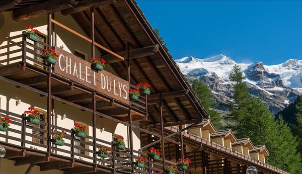 Foto esterno Chalet du Lys Hotel & SPA