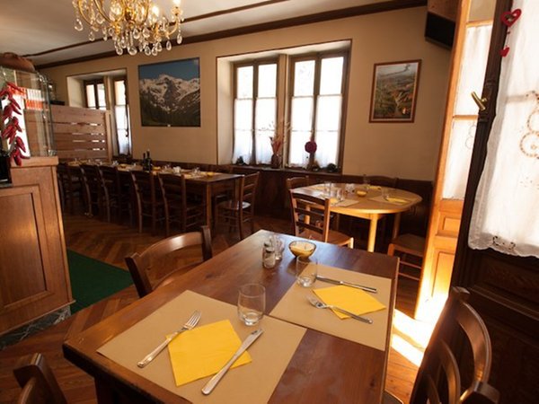 The restaurant Gressoney-Saint-Jean (Monte Rosa) Villa Tedaldi