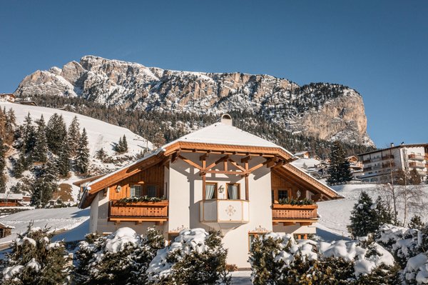 Foto esterno in inverno Arjentel Lodge