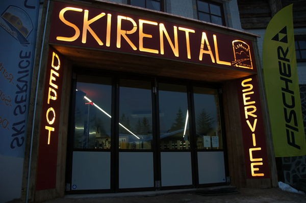 Photo exteriors Ski rental La Munt