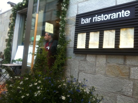 Foto esterno Ristorante Sur la place