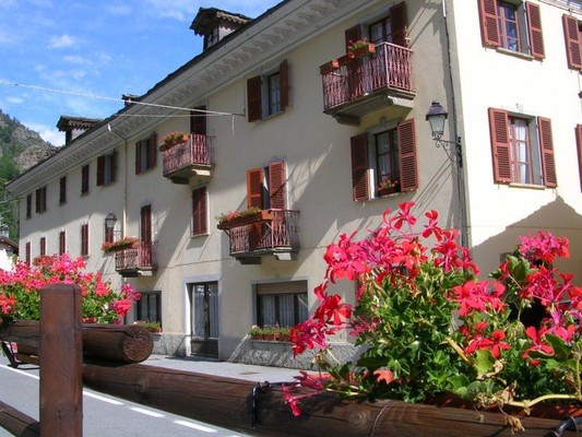 Foto esterno Ristorante Col du Mont