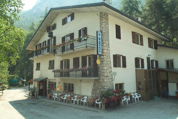 Photo exteriors Restaurant and Pizza La Pineta