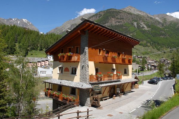 Foto estiva di presentazione Ristorante Lou Ressignon