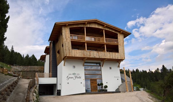 Foto esterno in estate Alpine Hotel Gran Fodá