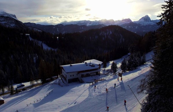 Foto Außenansicht im Winter Alpine Hotel Gran Fodá
