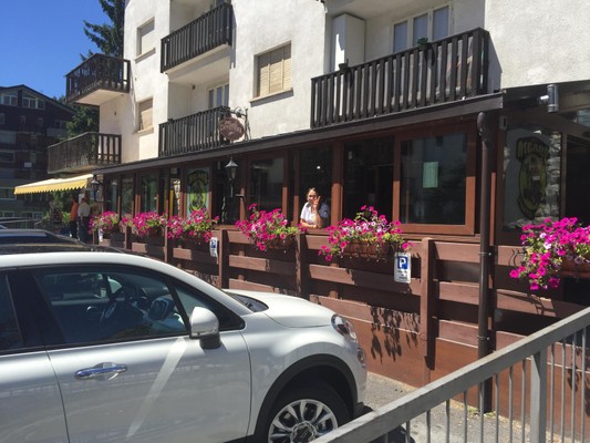 Foto Außenansicht Pub Méabé