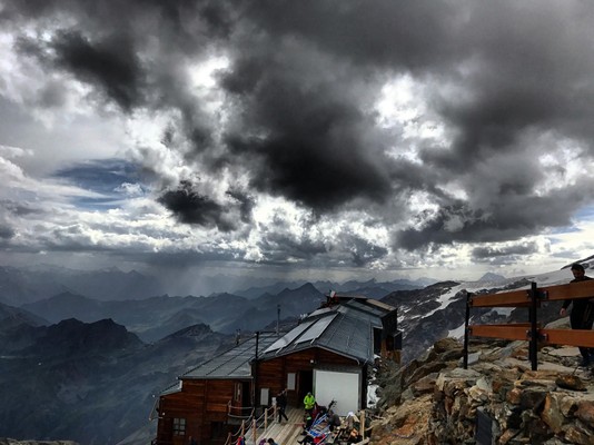 Foto esterno Rifugio con camere Giovanni Gnifetti