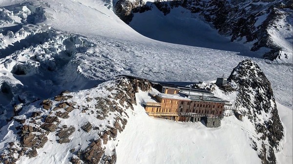Photo exteriors Mountain hut with rooms Giovanni Gnifetti
