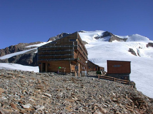 Foto esterno Rifugio con camere Quintino Sella Al Felik