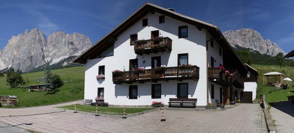 Photo exteriors Cristallo & Faloria Suite Apartments