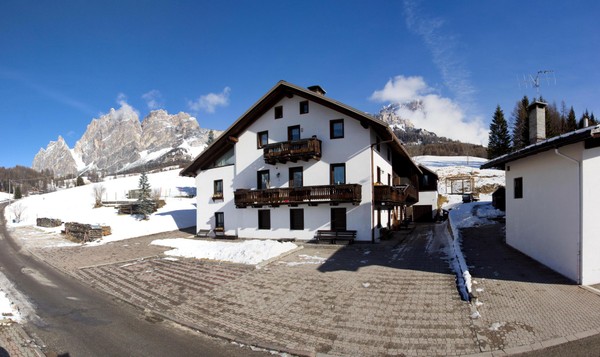 Foto esterno Cristallo & Faloria Suite Apartments