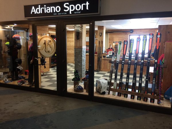 Foto esterno Noleggio e ski service Adriano Sport