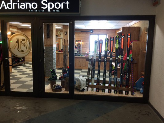 Foto Außenansicht Skiverleih und Ski Service Adriano Sport
