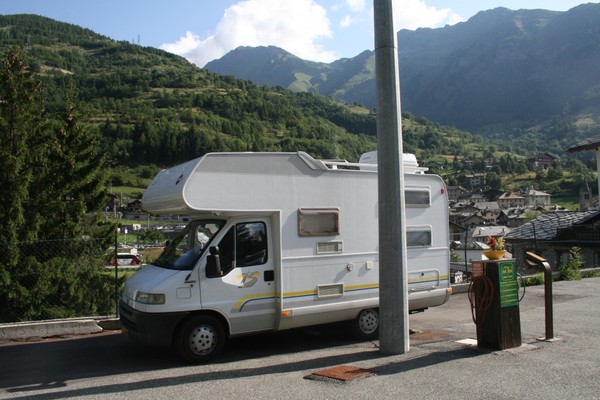 Foto Außenansicht Wohnmobilstellplatz Tunnel International