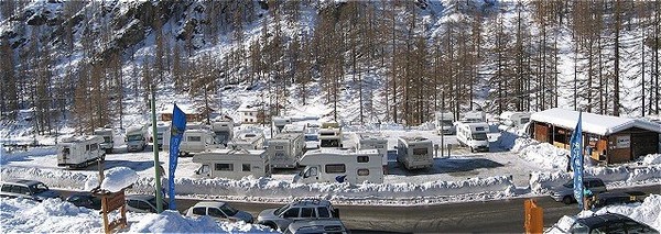 Foto esterno Area attrezzata camper Tschaval