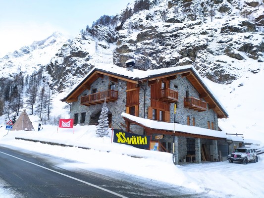 Foto Außenansicht Ski- und Snowboardverleih Le Petchou Lindo