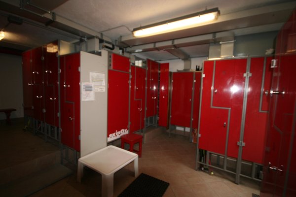 The skiroom Ski rental 2000