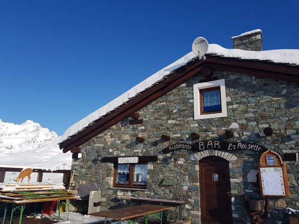 Foto invernale di presentazione Rifugio La Roisette