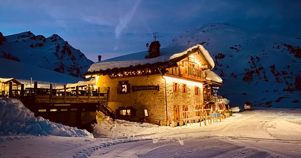 Foto esterno Rifugio Lo Riondet