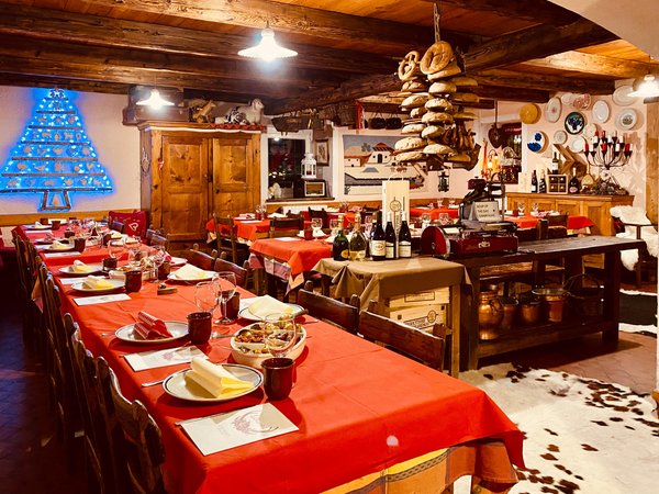 The restaurant La Thuile (Monte Bianco) Lo Riondet
